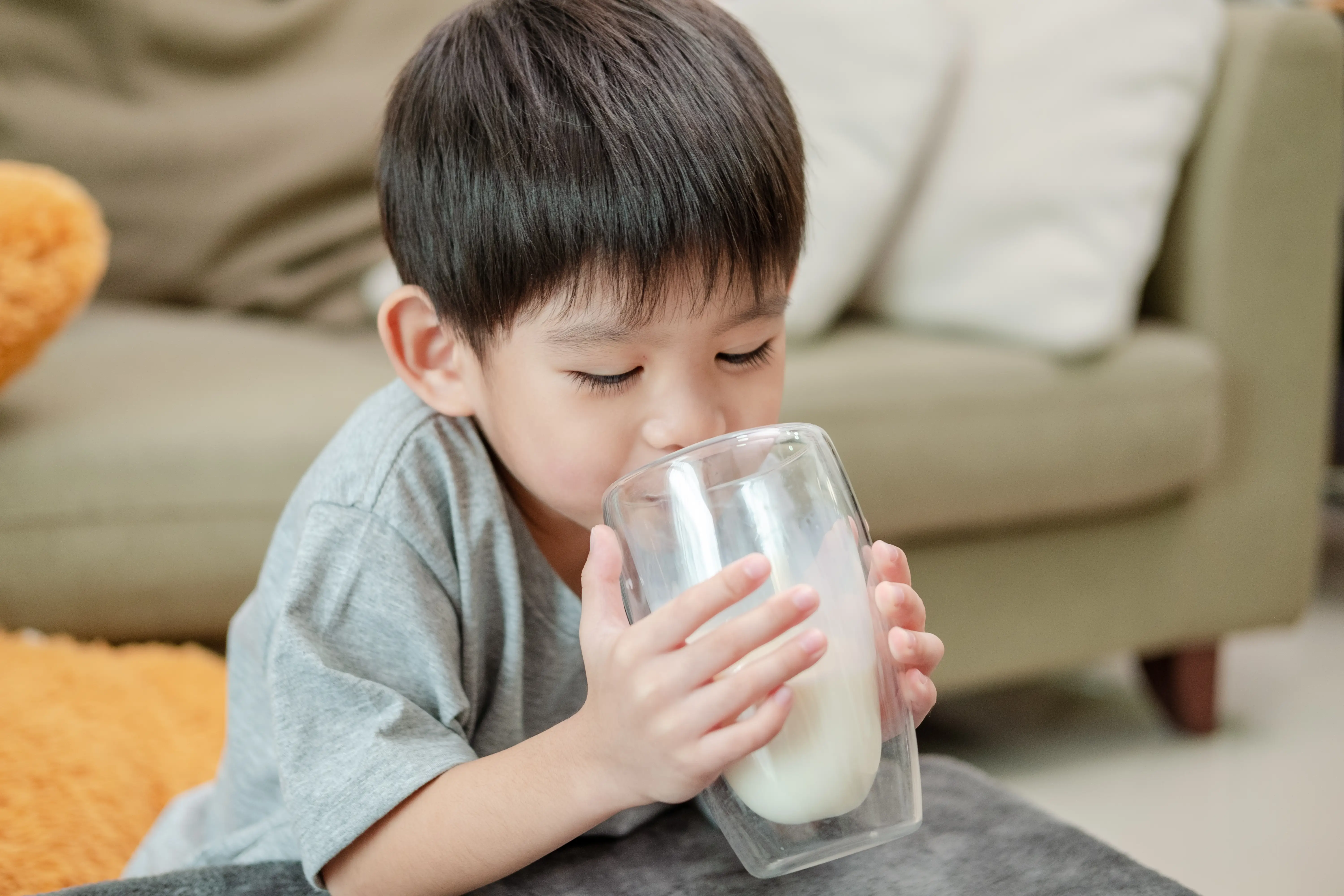 Lượng sữa cho trẻ sơ sinh bao nhiêu là đủ theo từng độ tuổi?