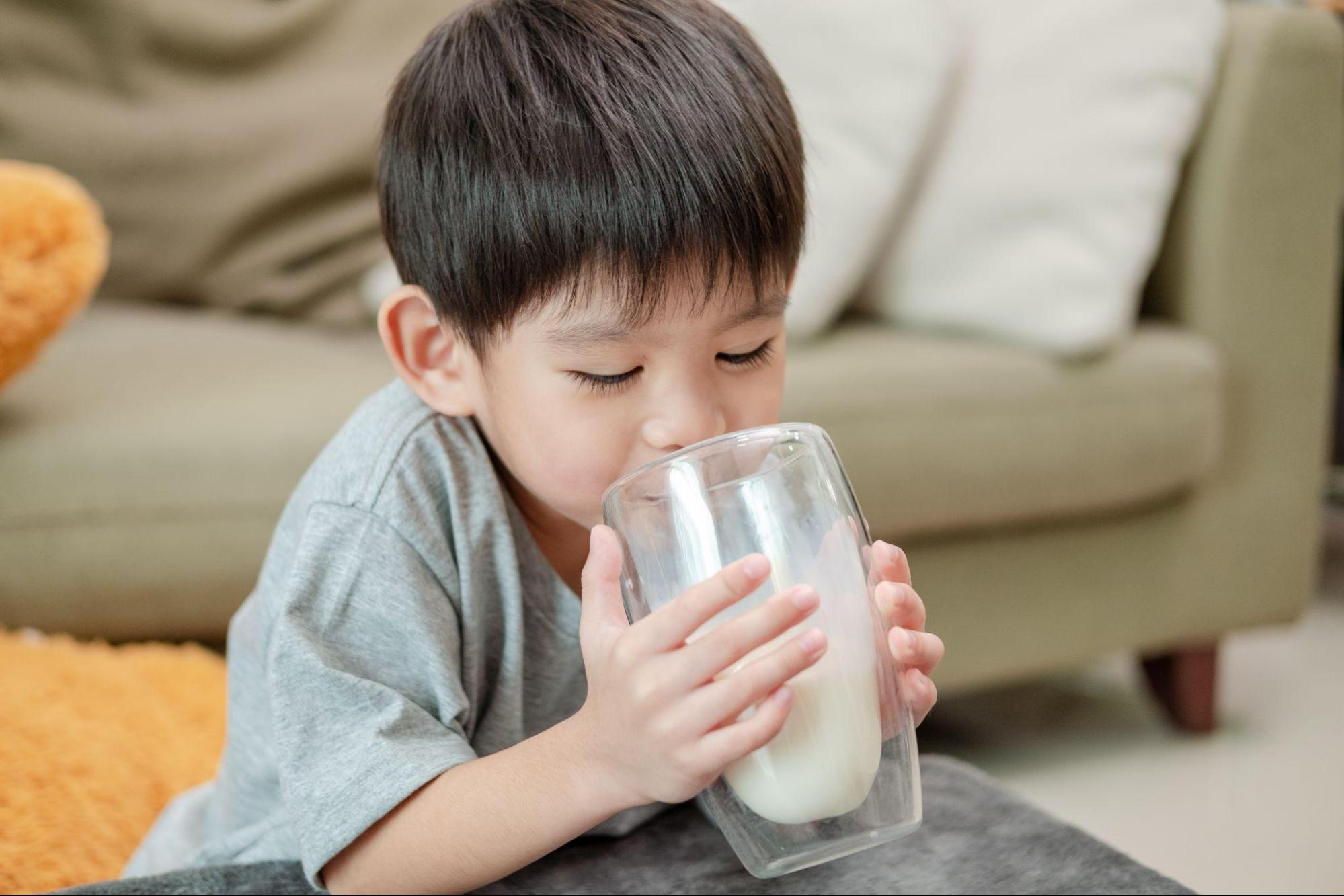 Trẻ bất dung nạp lactose: nguyên nhân và cách trị 