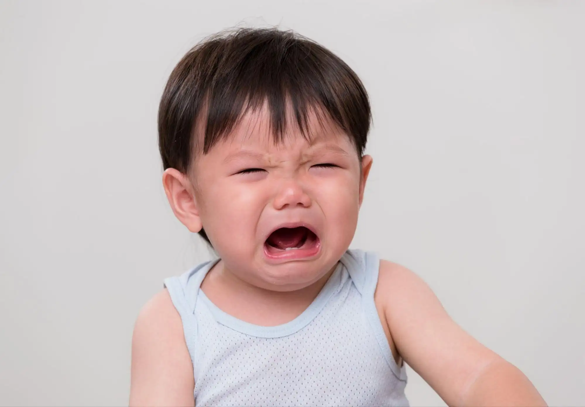 Trẻ quấy khóc không rõ nguyên nhân thì nên làm gì?