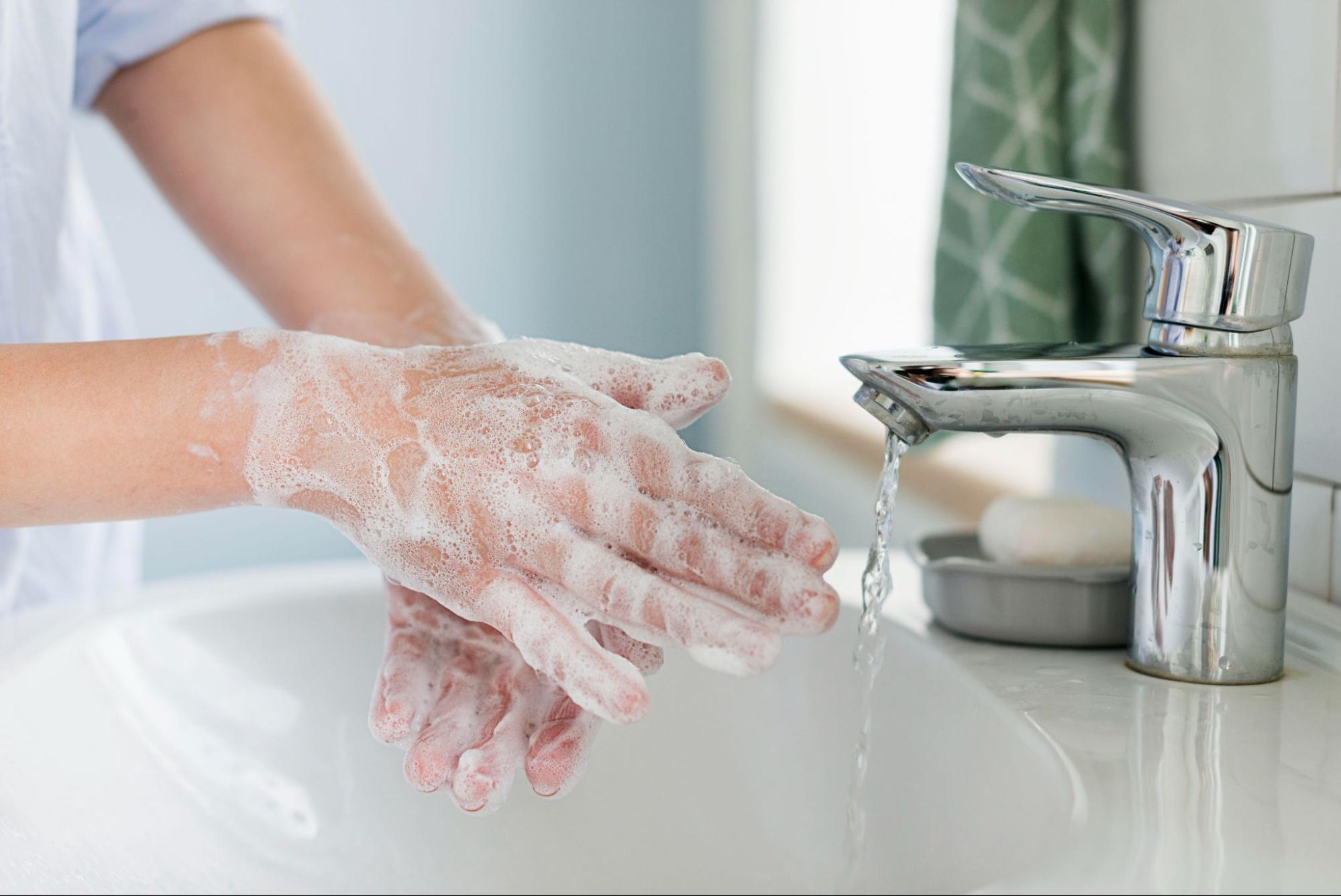 Rửa tay sạch với xà phòng Rửa tay sạch với xà phòng