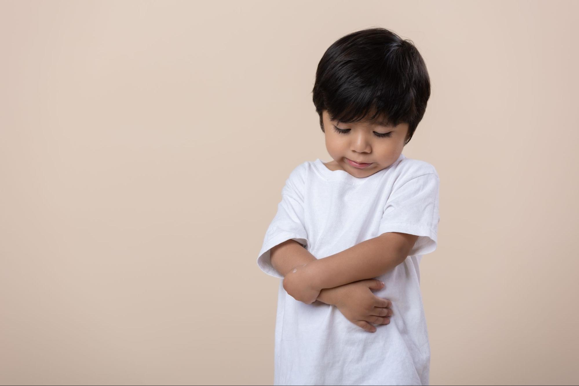 Trẻ bị đau bụng 
