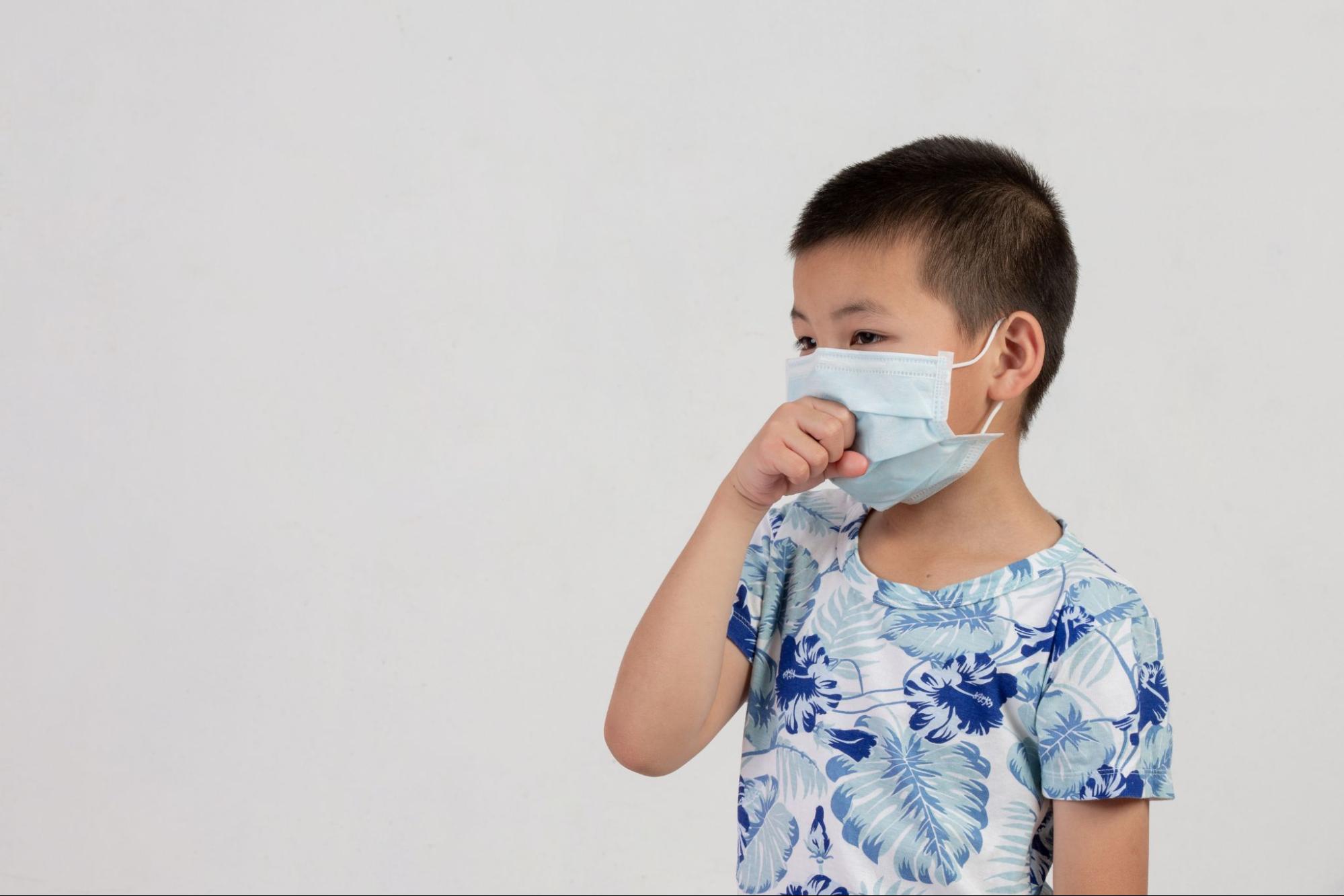 B&eacute; bị ho khan, kh&oacute; thở khi kh&ocirc;ng hợp sữa