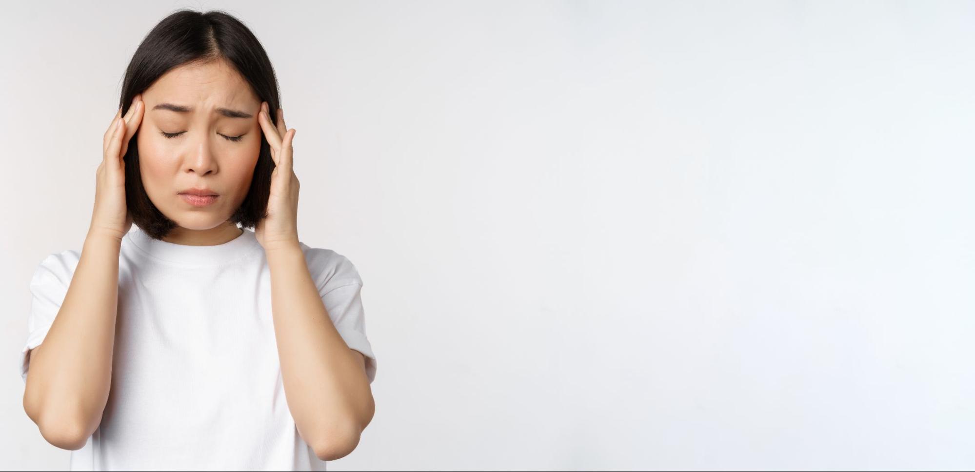 Đau đầu v&agrave; ch&oacute;ng mặt