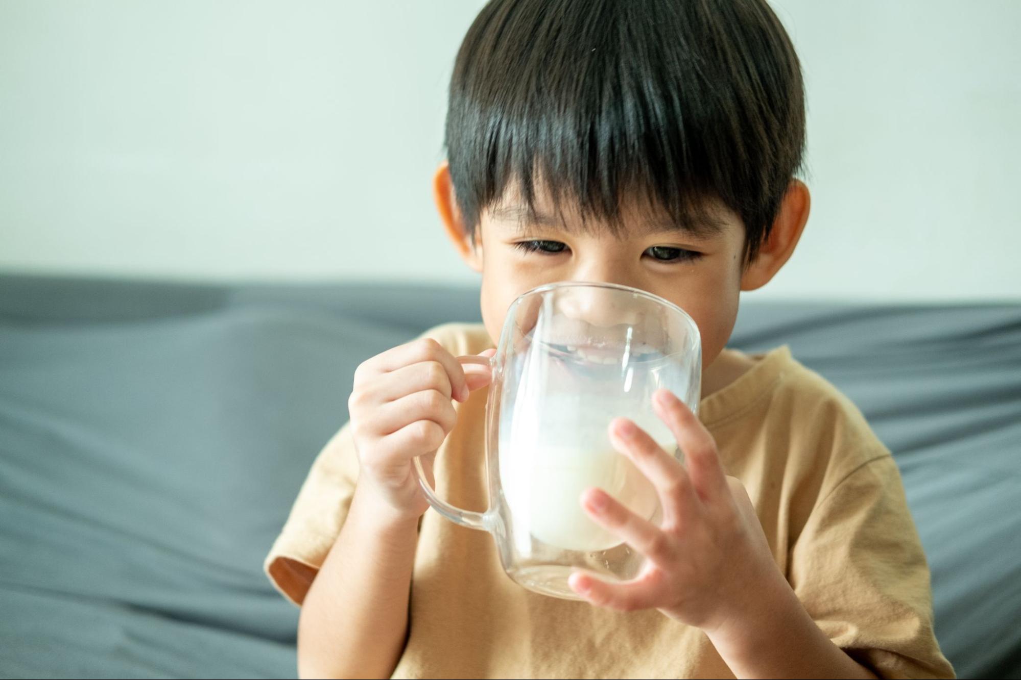 Chọn sữa công thức phù hợp để bổ sung các dưỡng chất thiết yếu cho bé