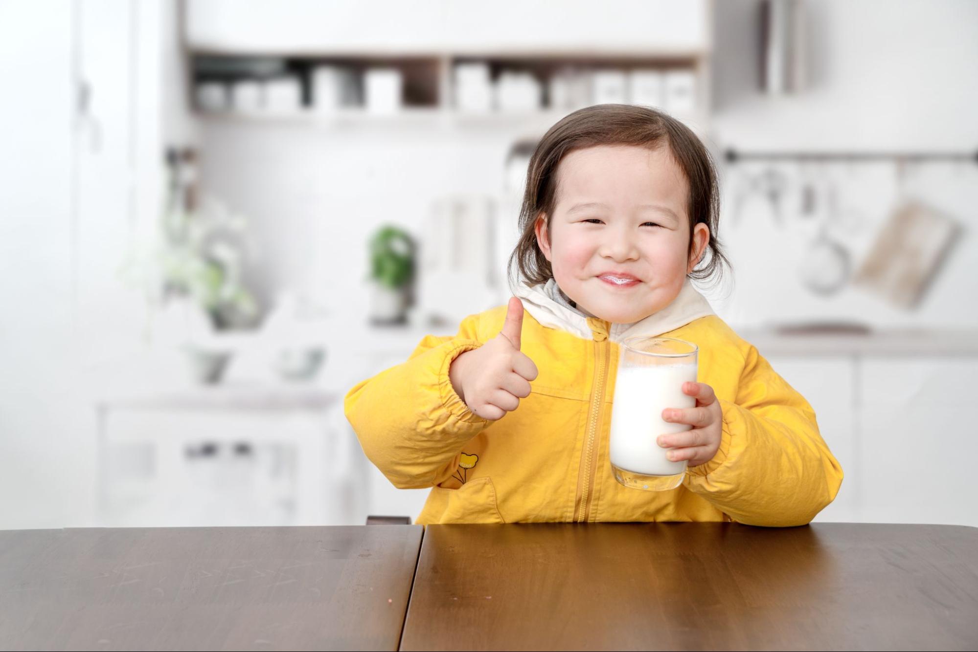 Lưu &yacute; quan trọng mẹ cần biết khi cho con ăn sữa